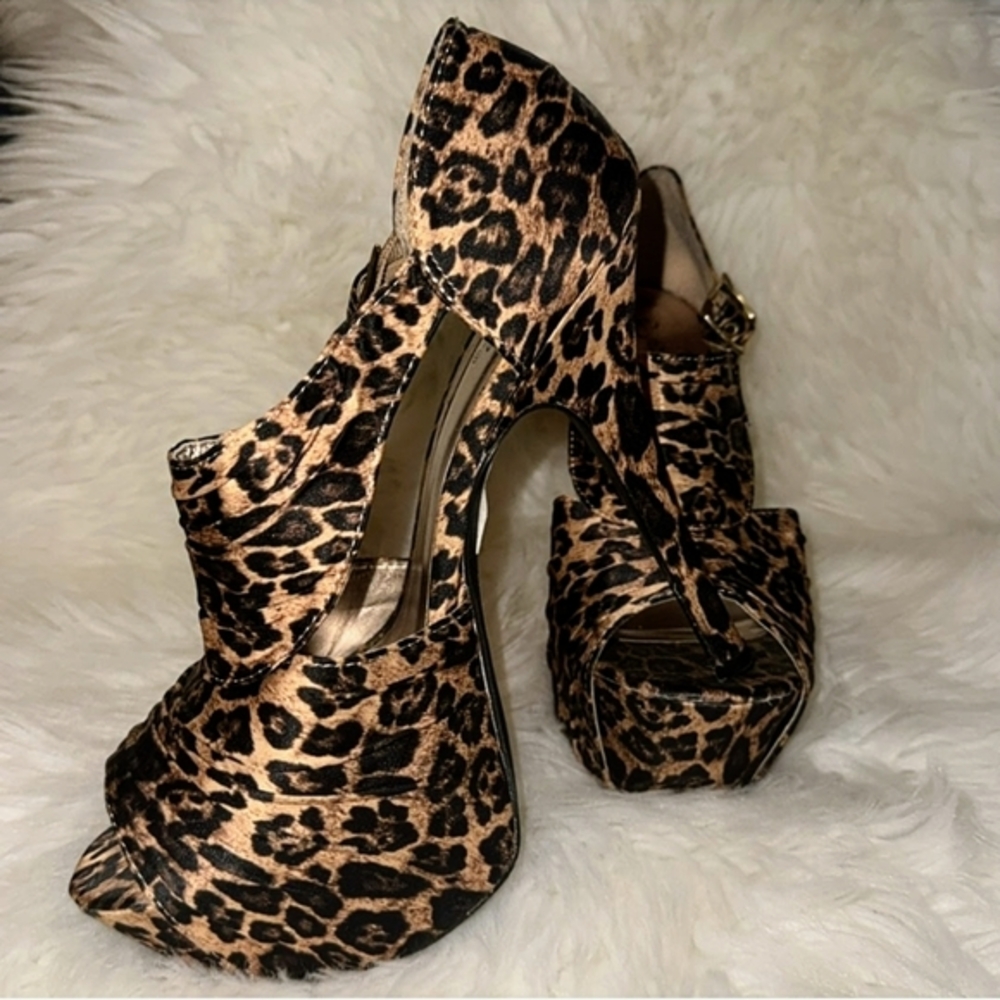 Qupid Women's Satin Leopard Print Platform Stilettos Buckle Camel Sz.9